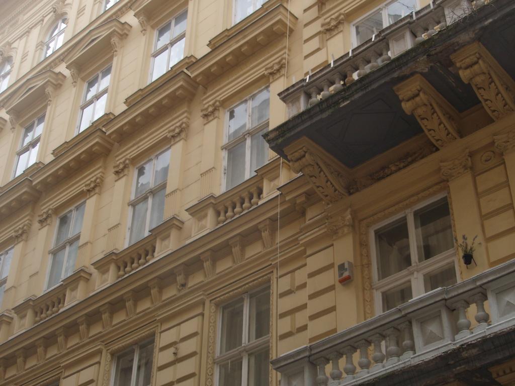 Old Monarchia Hotel บูดาเปสต์ ภายนอก รูปภาพ